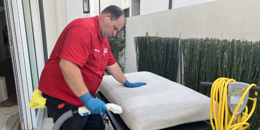 upholstery-cleaning-with-owner1