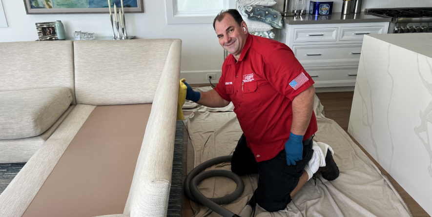 upholstery-cleaning-with-owner3